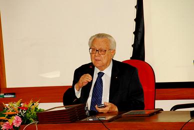Ex-diretor Geral do Cepel, Jerzy Lepecki, também fez parte do grupo agraciado